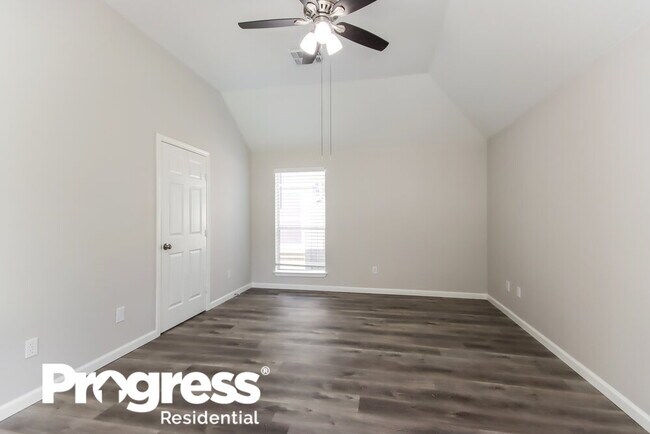 Building Photo - 910 Taylor Ridge Dr