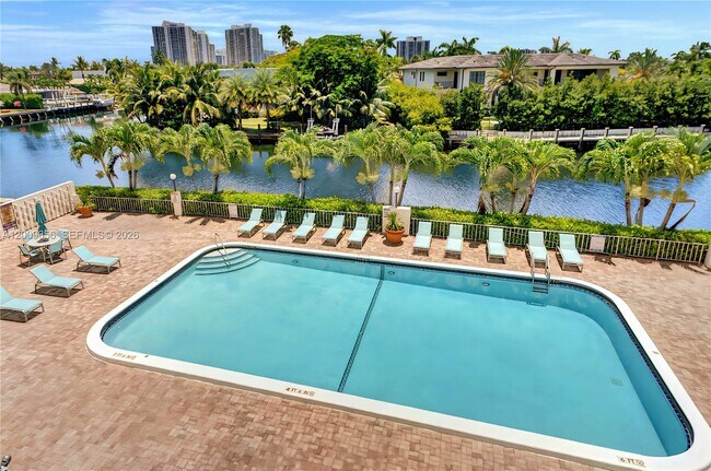 Building Photo - 401 Golden Isles Dr