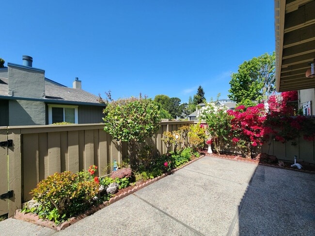 Building Photo - Spacious 4 bedroom in Foster City