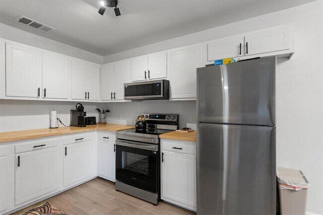 Building Photo - 3426 Willowrun Dr