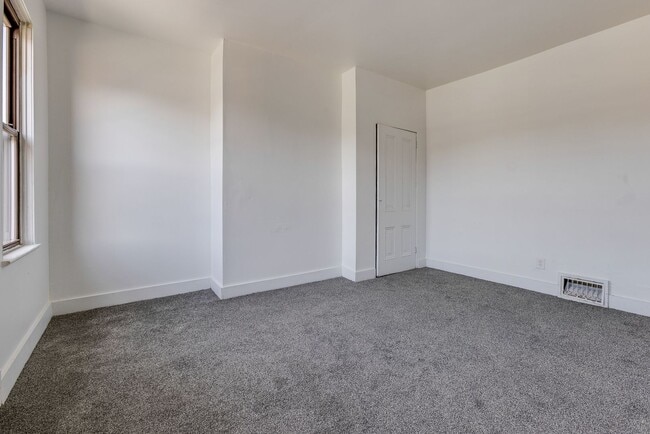 Building Photo - 834 Industry St