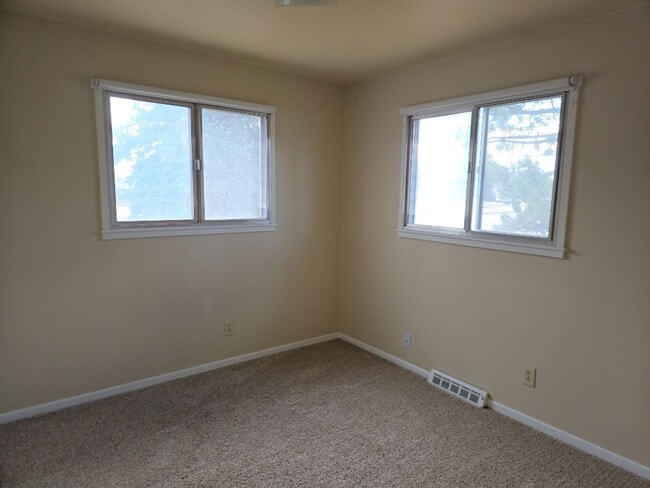 Building Photo - STUDENTS WELCOME! 5-Bedroom / 3-Bathroom Tri-Level Home Two Miles from CSU