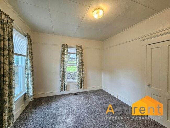 Building Photo - Charming 3-bedroom, 2-bathroom Home: Utili...