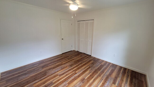 Building Photo - 4 bed, 2.5 Bath Home Available in Sugar Creek