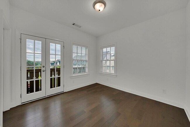 Building Photo - 6807 Encore Blvd