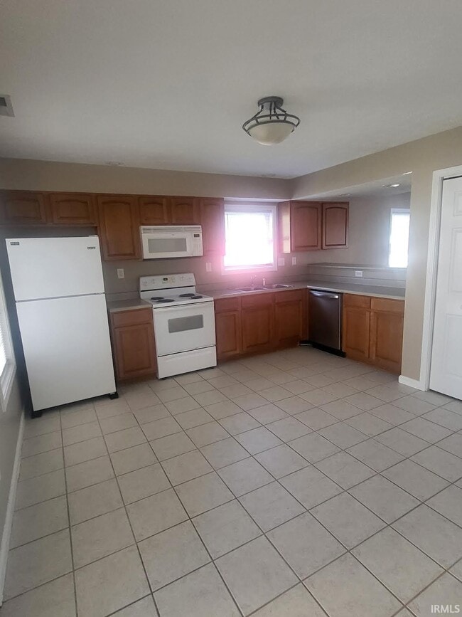 Building Photo - 3811 E Cobble Creek Dr