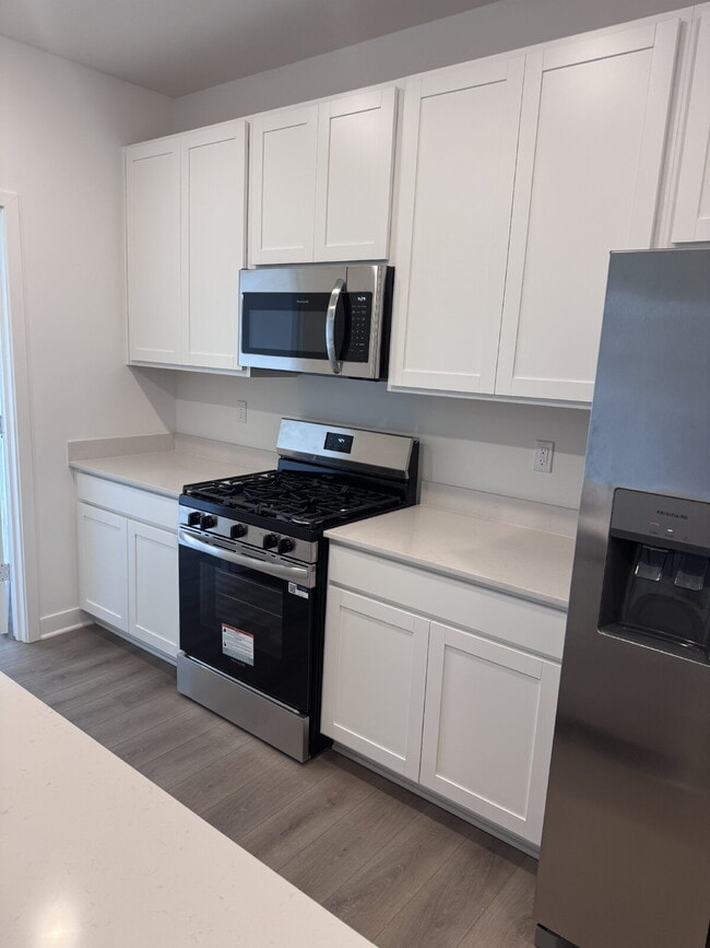 Building Photo - "Chic & Spacious 3-Bed Condo with Granite Elegance in Fishers!"