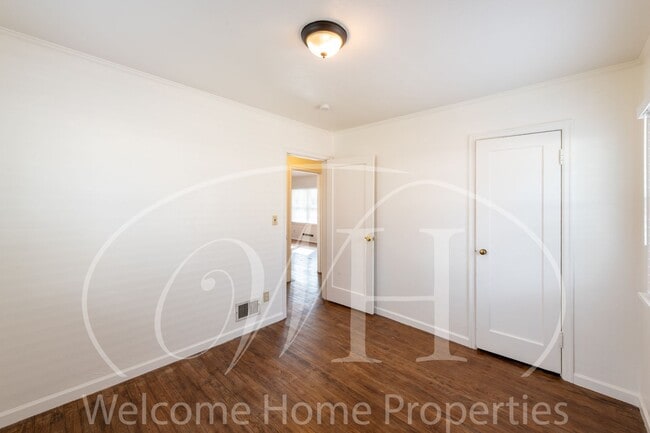 Building Photo - 1432 Bonsella St