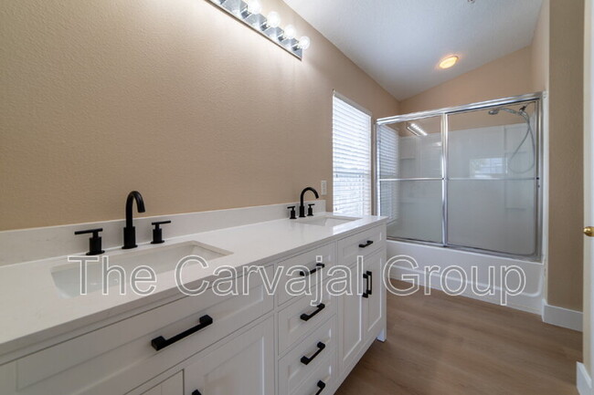 Building Photo - 6646 S Goldenrod Rd