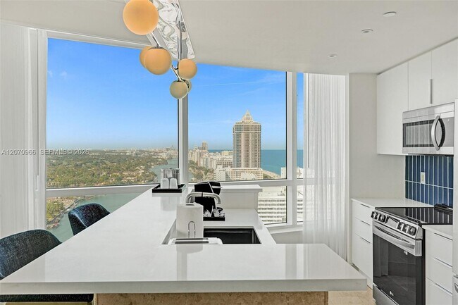 Building Photo - 4401 Collins Ave