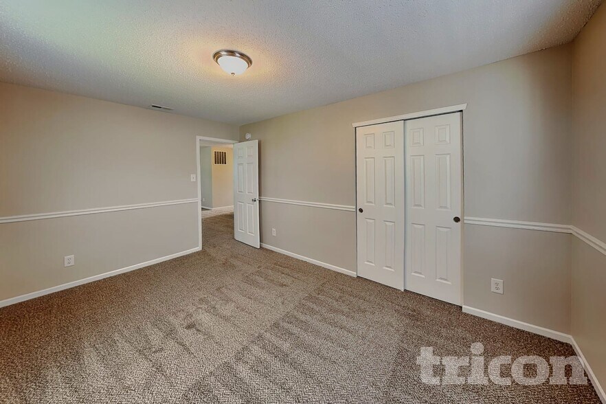 Building Photo - 678 Runnymede Ct