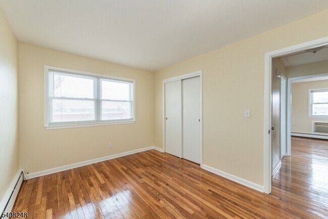 Building Photo - 20 Halsey Ave