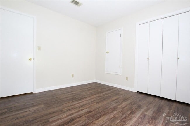 Building Photo - 9345 Chisholm Rd