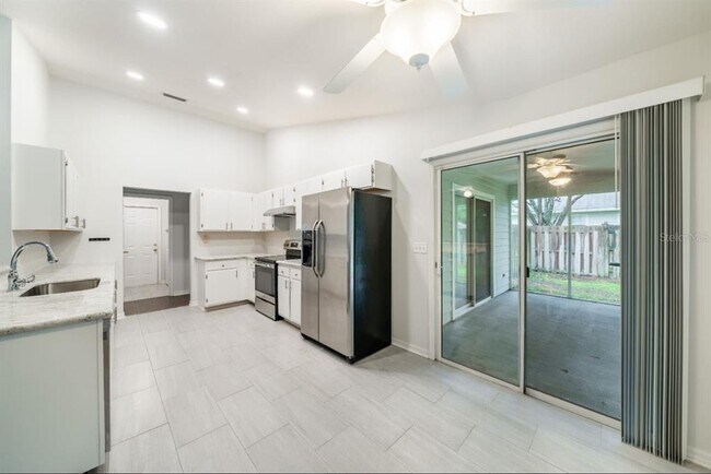 Building Photo - 7136 SW 81st Dr