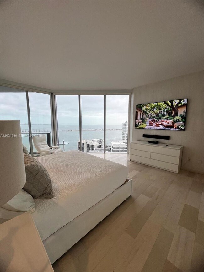Building Photo - 1300 Brickell Bay Dr