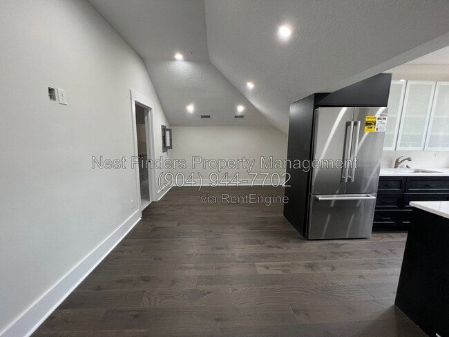 Building Photo - 1541 Riverside Ave