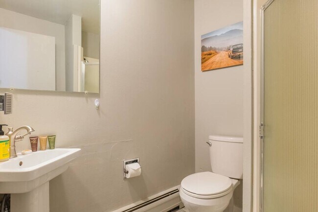 Building Photo - Walk to Main St and Gondola! Furnished!