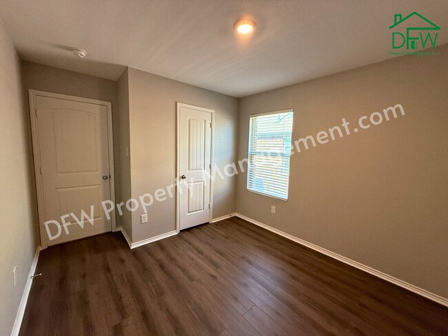 Building Photo - Modern 4-Bedroom Home with Island Kitchen & Spacious Backyard in Princeton!