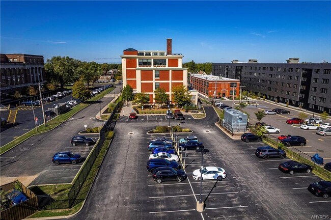 Building Photo - 2917 Main St