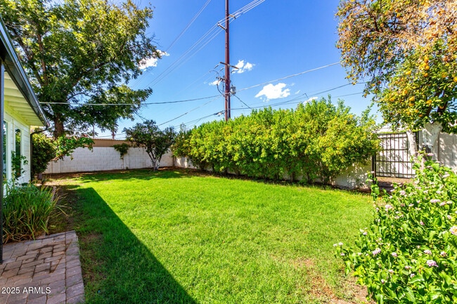 Building Photo - 2728 E Highland Ave