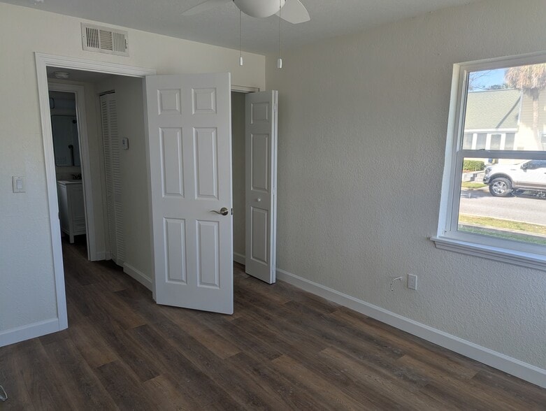 Building Photo - 2706 Pass a Grille Way