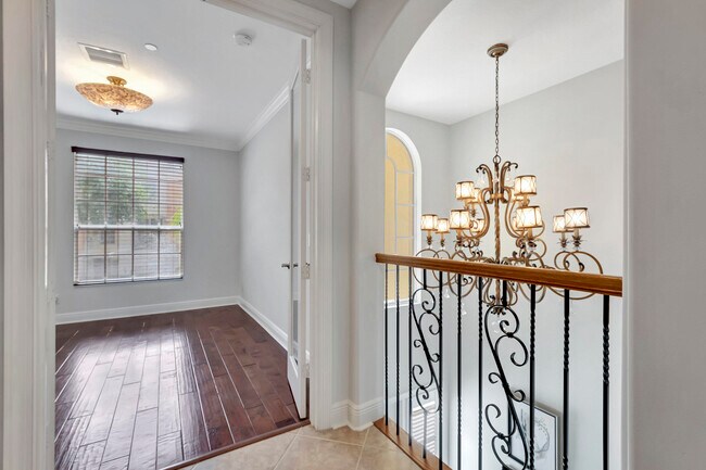 Building Photo - 5585 NE Trieste Way