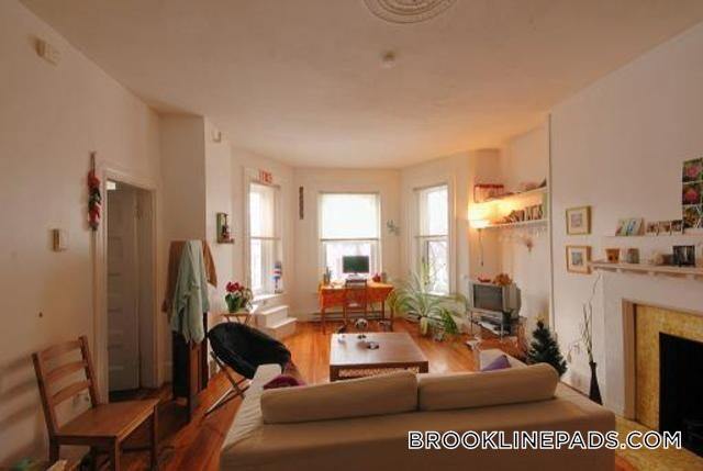 Building Photo - 1077 Beacon St