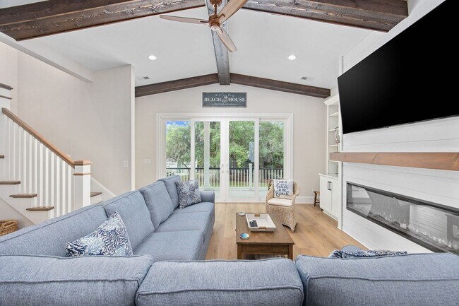 Building Photo - Gorgeous Custom Home Available for Snowbir...