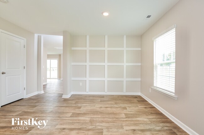 Building Photo - 330 Estelle Dr