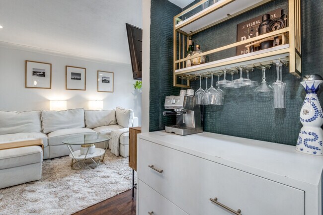 Building Photo - 5916 Sandhurst Ln