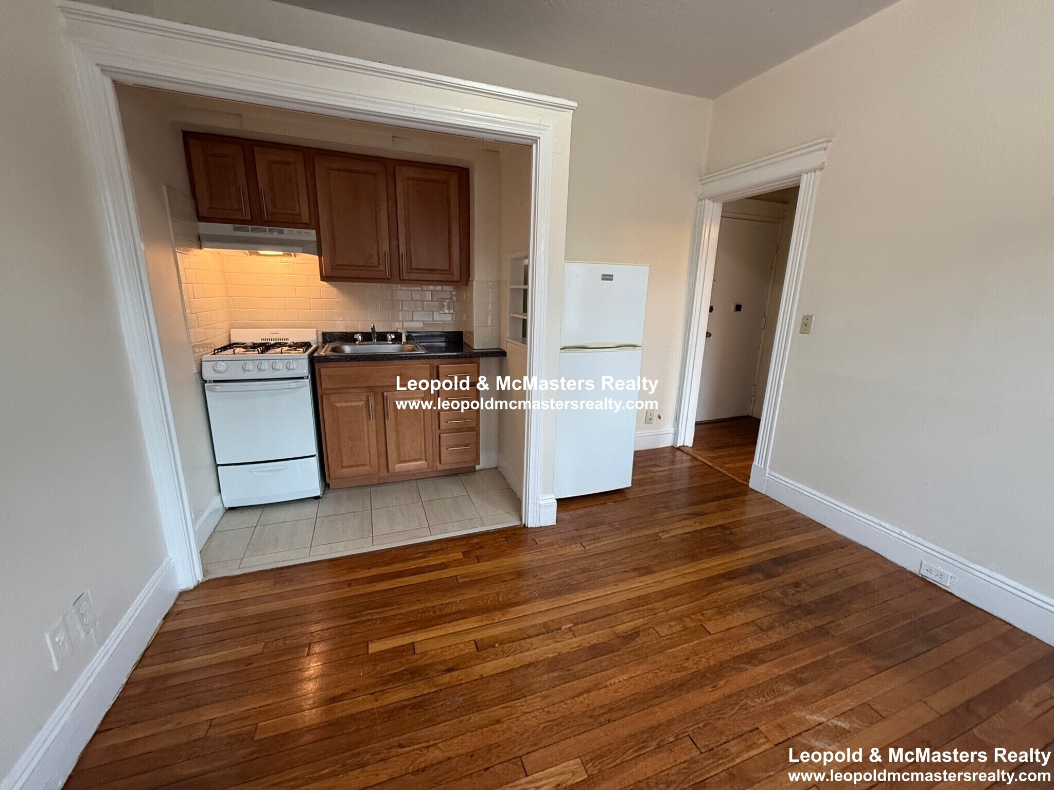 Building Photo - 230 Fuller St