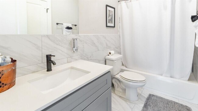 Building Photo - 505 Carl St