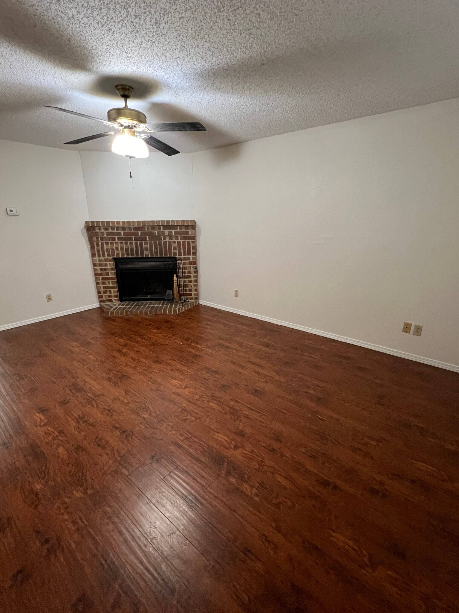 Fireplace - 626 WOLFTRAP DR.