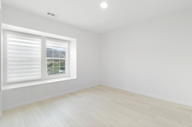 Building Photo - 3511 Pear Ct