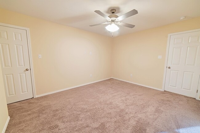 Building Photo - 3305 Charolais Dr