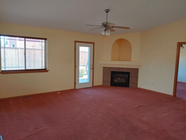 Building Photo - Quiet Neighborhood 55+Community-front landscaping included