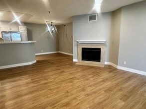Building Photo - Oak Park updated 1 Bedroom with mountain views