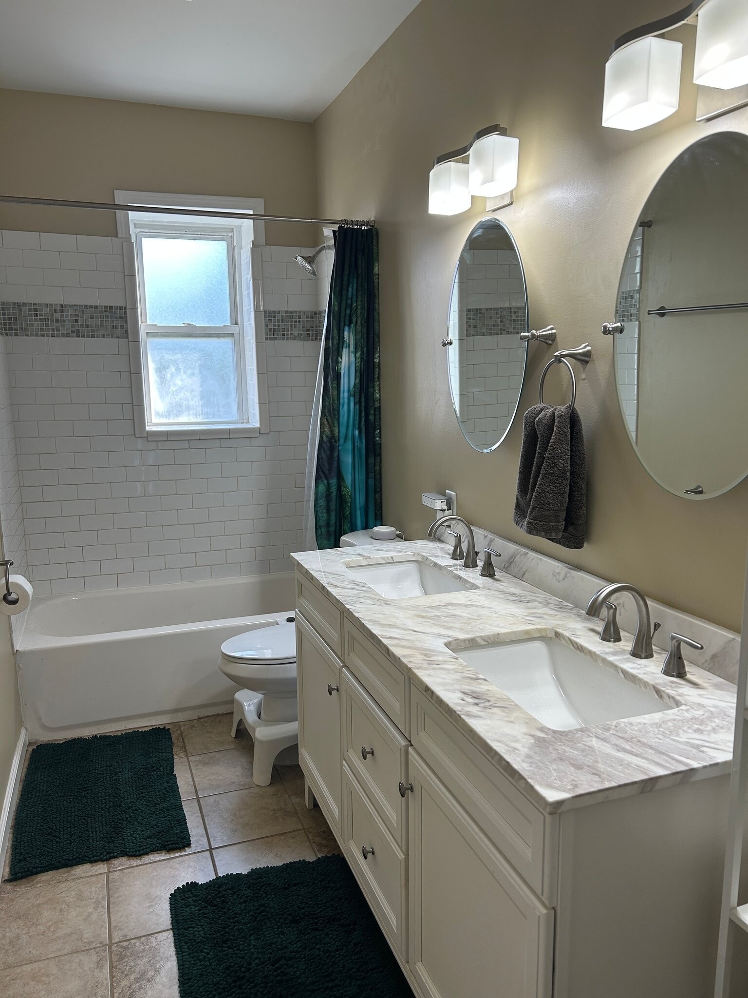 Building Photo - 3345 Salena St