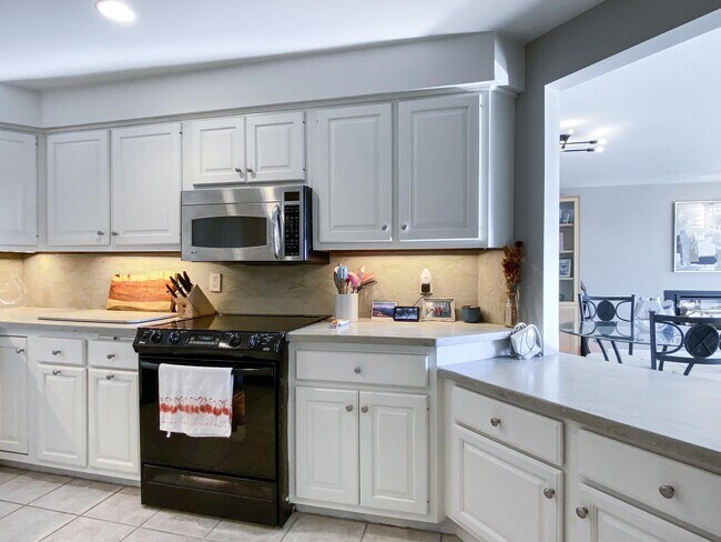 Building Photo - 601 N Segoe Rd