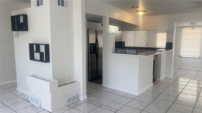 Building Photo - 110 14th Ave SW