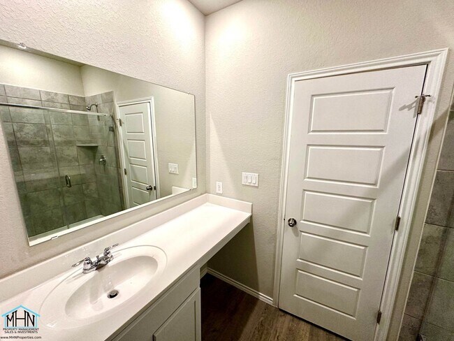 Building Photo - Welcome to this gorgeous 3-bedroom, 2-bath home in the heart of New Braunfels!