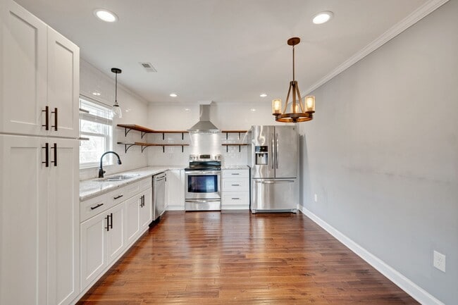 Building Photo - Beautiful bungalow in fabulous Durham location!