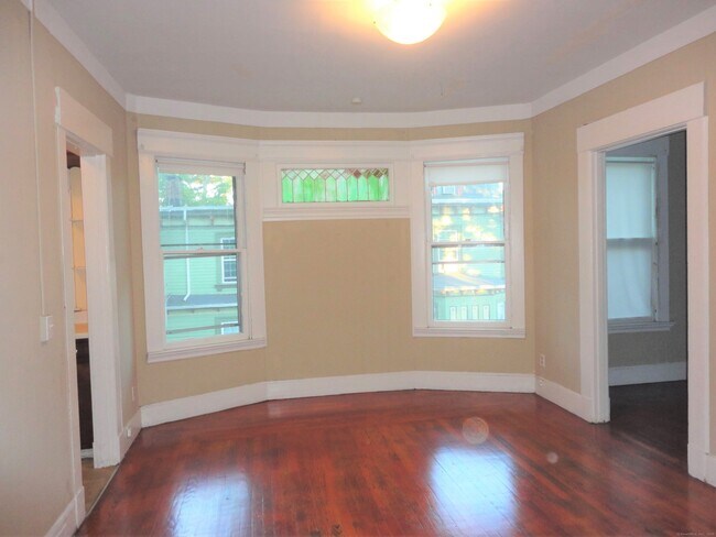 Building Photo - 985 Whalley Ave