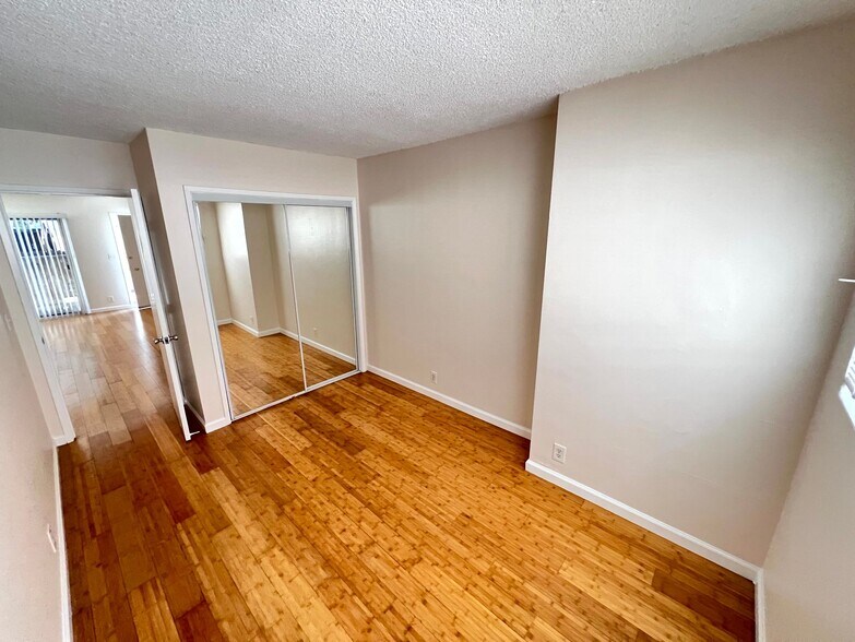 Building Photo - 1317 S Bundy Dr