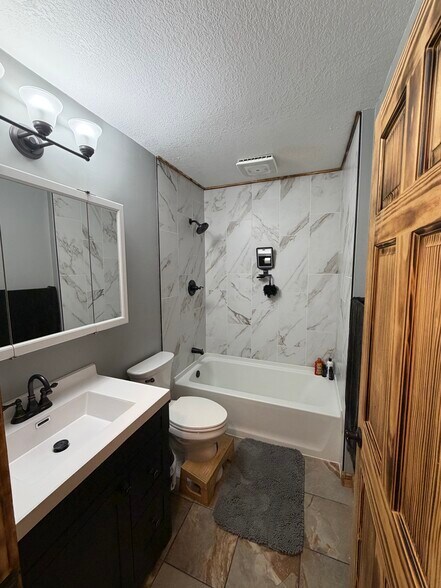 Master bath - 18619 S State Route D