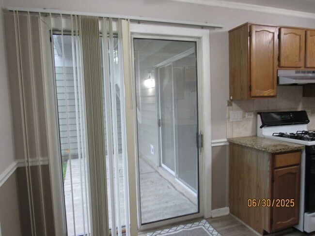 Building Photo - 352 Pembroke Ct