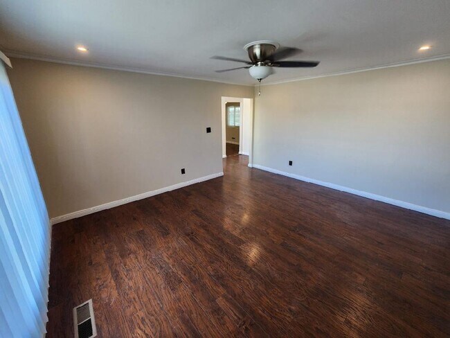 Building Photo - 324 Brookside Dr