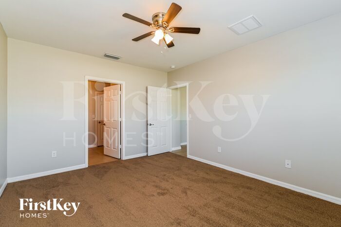 Building Photo - 933 SE 26th Terrace