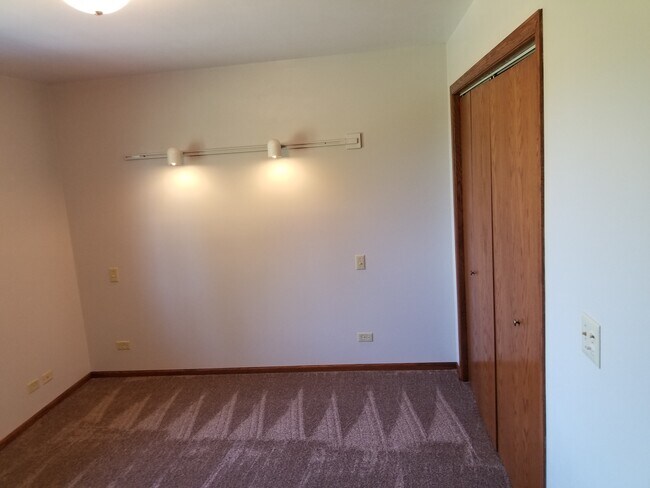 Building Photo - 316 N Hyland St