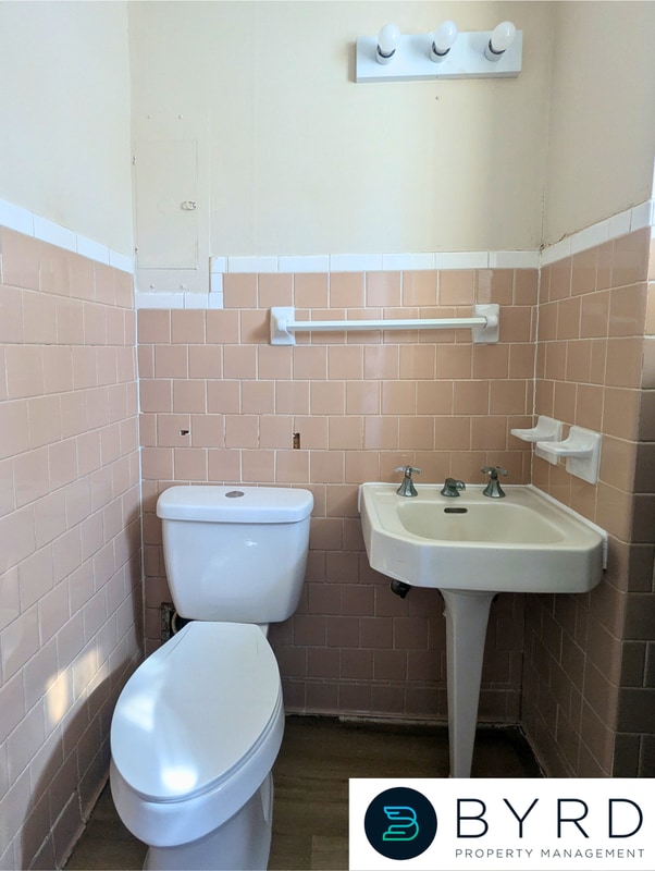 Building Photo - 1036 Kingsway Rd